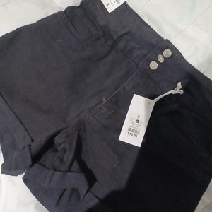 Bnwt size 9 high rise black shorts
